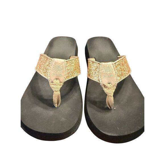 Yellow Box Feliks Flip Flop Sz. 8 Gold Glitter Straps Resort Vacation Beach - Picture 2 of 15